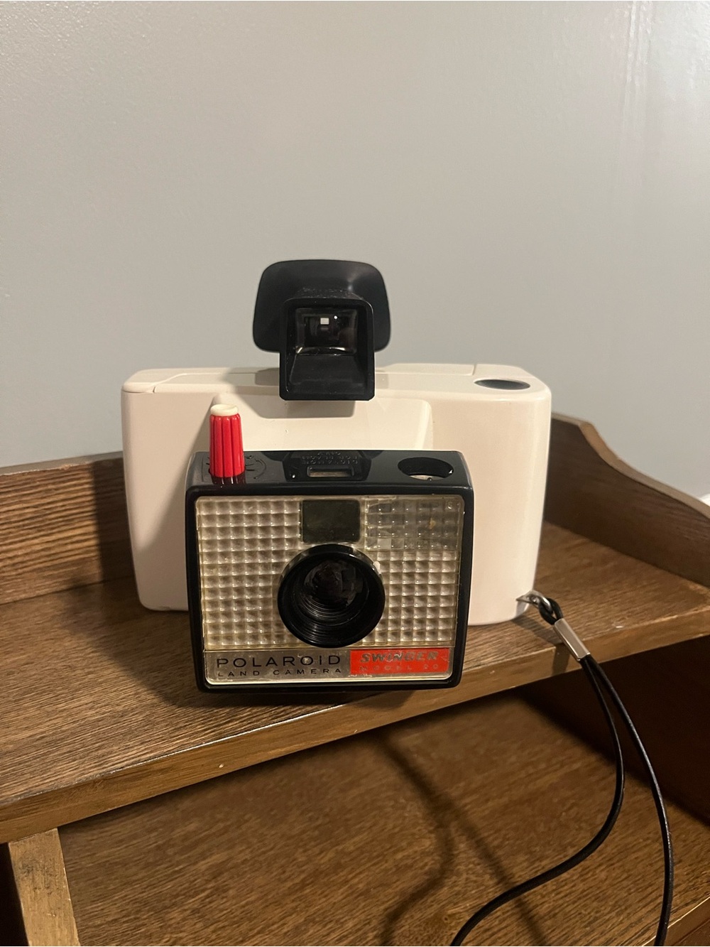 Set of 2 🩷 Vintage Polaroid Swinger Flash Cameras
